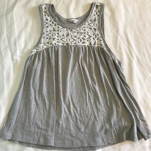 gray tank top
